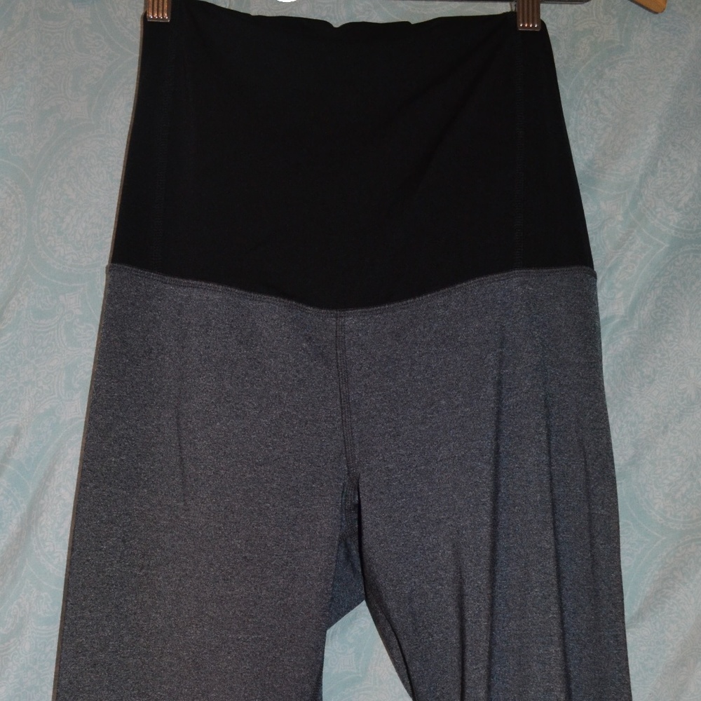 Ingrid & Isabel Leggings w/ crossover panel- Small